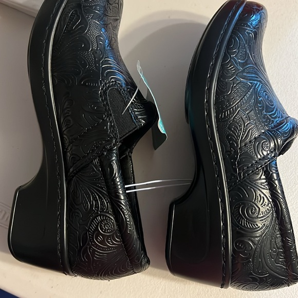 NEW With Tags YUU Clog Nursing shoe 5M - Picture 4 of 7